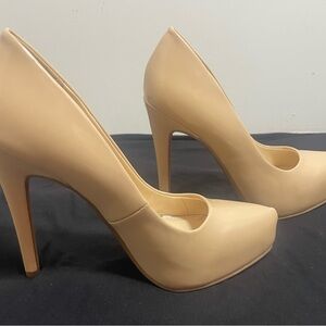 Jessica Simpson Cream Platform Heels